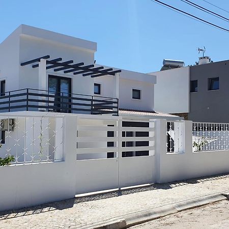 Вілла Aroeira House Екстер'єр фото